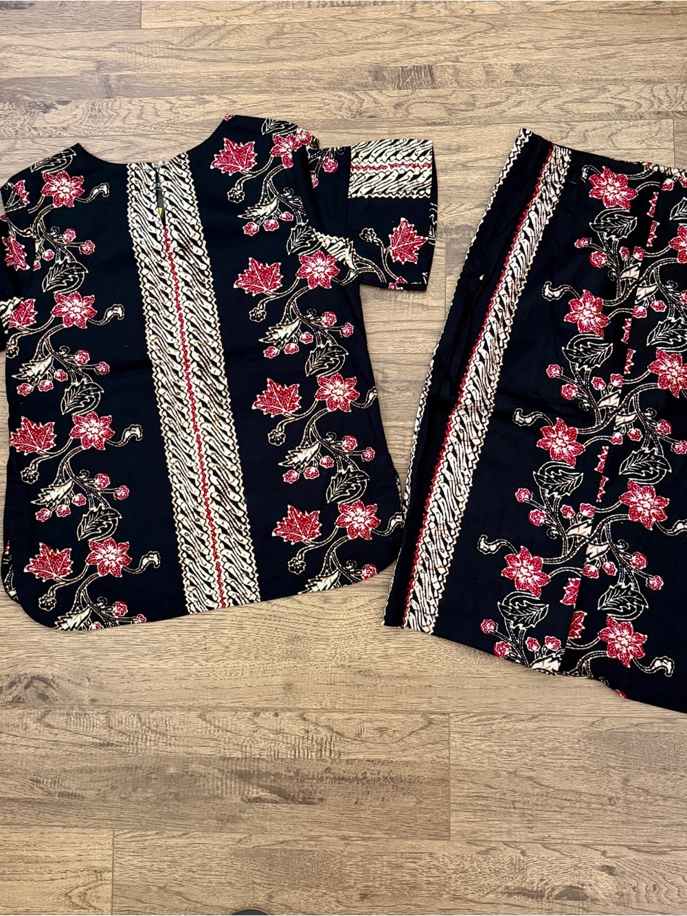 NWT 2pc Indonesian Batik  Floral Top & Pencil Skirt. Cotton/spandex. Fits S; 4-6